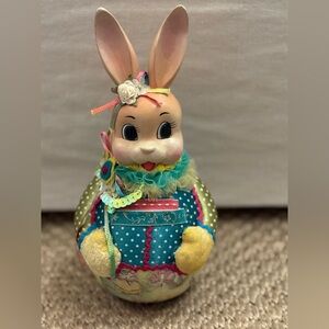Wayne Kleski vintage Bunny Figurine. Highly detailed.